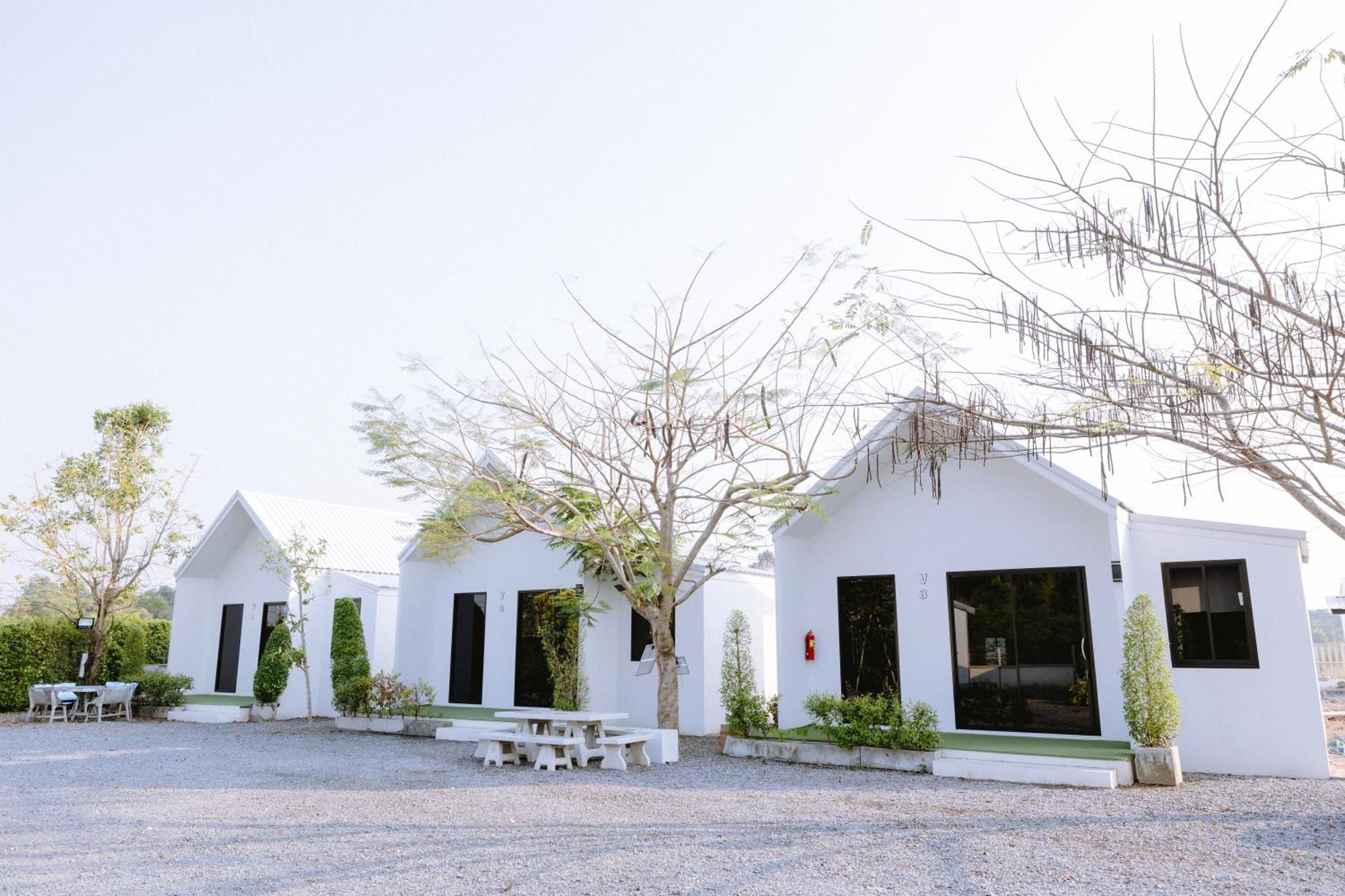נאקון נאיוק Peeranon Resort מראה חיצוני תמונה