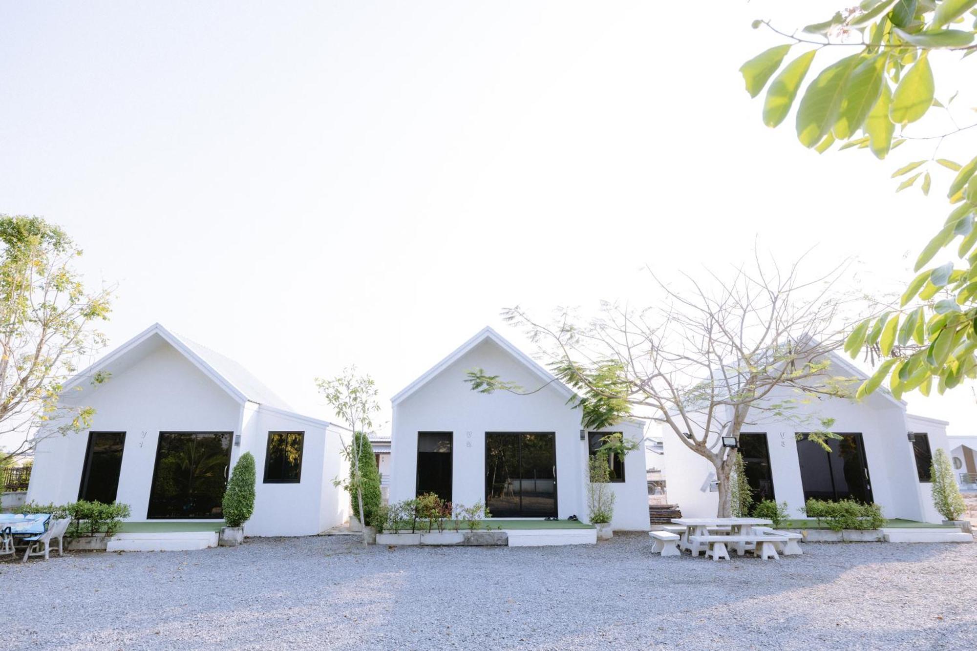 נאקון נאיוק Peeranon Resort מראה חיצוני תמונה